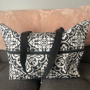 Thirty-One Expand a Tote Bag